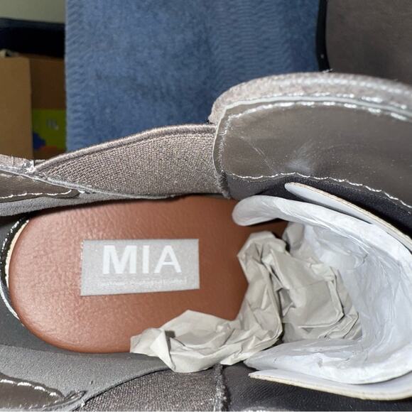 MIA NEW Women's Sutton Heeled Ankle Booties in GRAY Slip-on Faux Suede Size 9 - Picture 6 of 6